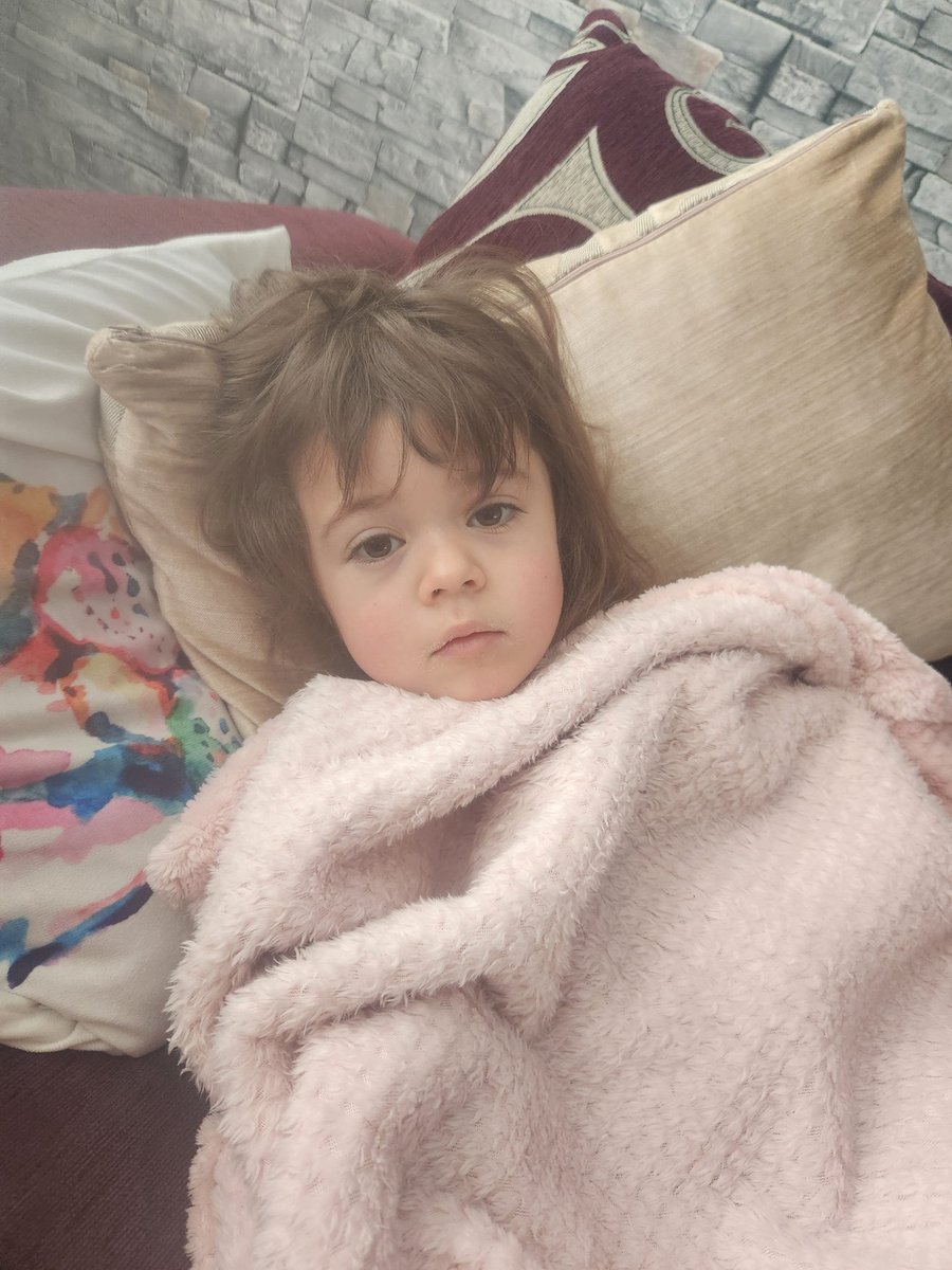 LadyCyberRosie's tweet photo. When you can't be mad at your kid cos they're sick, but they cut there own hair... #daddywatch #hairfail https://t.co/NZlSzHaoUP