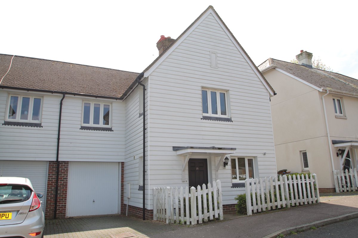 A super location for commuters to London as Peacocke Way in Rye is only a 10 minute walk to the station.  Chain free, with parking and a garden. Talk to WarnerGray in Rye to make an appointment to view. #warnergray warnergray.co.uk #rye #cinqueports #chainfree