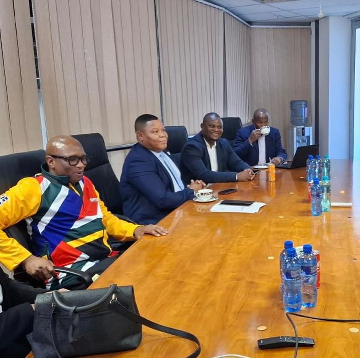 Today, Minister Zizi Kodwa met with Algeria’s Ambassador to South Africa HE Mr Saad Maandi. This bilateral meeting discussed opportunities to strengthen ties between South Africa and Algeria through sport #Olympics #InspiringANationOfWinners
