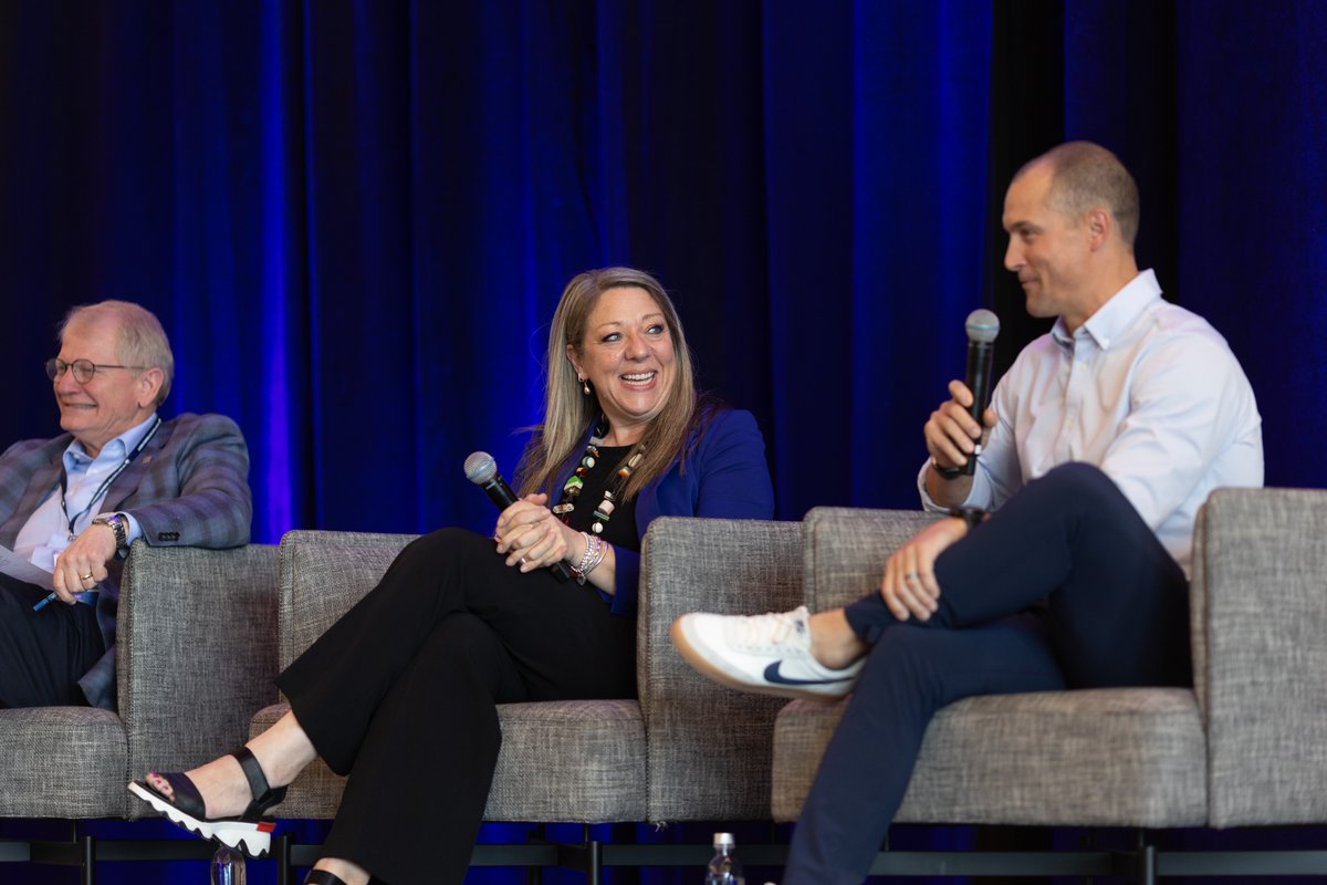 Still buzzing from last week's 3rd Annual National Summit in Nashville! Leaders from various companies and industries shared innovations in attracting and retaining top talent with family-friendly policies. What was your favorite session from the summit?