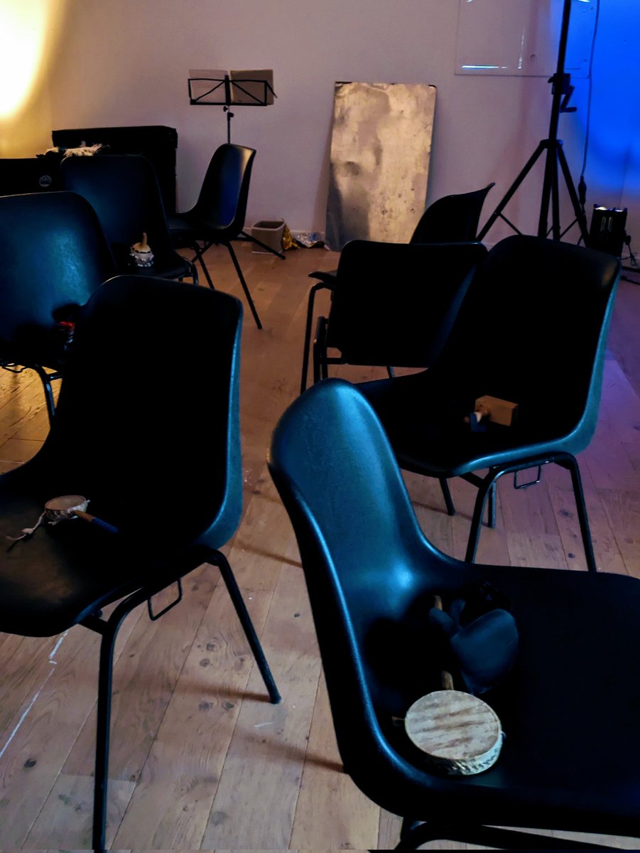 Elu_e_sPCFLille's tweet photo. Spectacle musical et #sensoriel à la Maison Folie de Moulins avec Sylviane Delacroix dans le cadre du Printemps de l' #Accessibilité
Le spectacle "Pleine lune" de la cie La Balbutie invite le public a une expérience à l'aveugle, pour mieux se concentrer sur nos autres sens. https://t.co/lj2ARRCUbo
