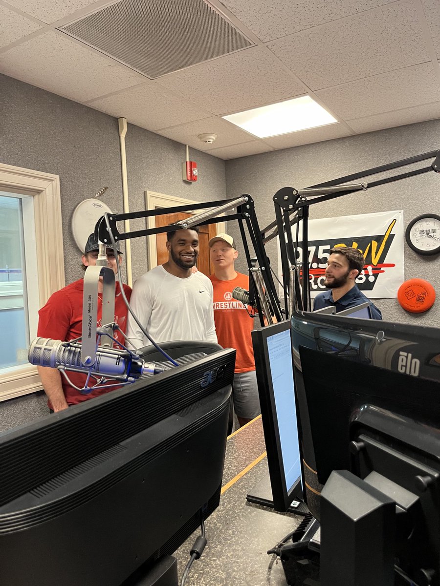 ELONximuskxx's tweet photo. What a great morning ⁦@UVAWrestling⁩ had doing the Cares for Kids Radio-thon to help support UVA Children’s hospital and honor our guy Kahmari. Ways to give:
Text UVAKIDS to 51555
Call 1-434-982-HOPE (4673)
Visit: https://t.co/caiiBfVx3S https://t.co/1mQc80L6H1