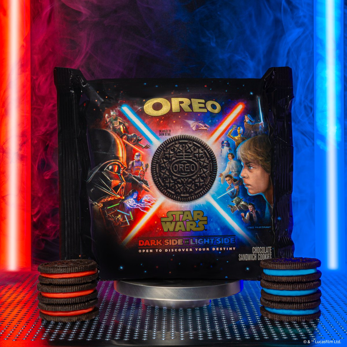 Oreo's tweet image. It’s time to discover your destiny with @starwars OREO Cookies ✨ Open your pack to reveal if you are on the dark side or the light side ❤️💙 Coming soon to a galaxy near you!