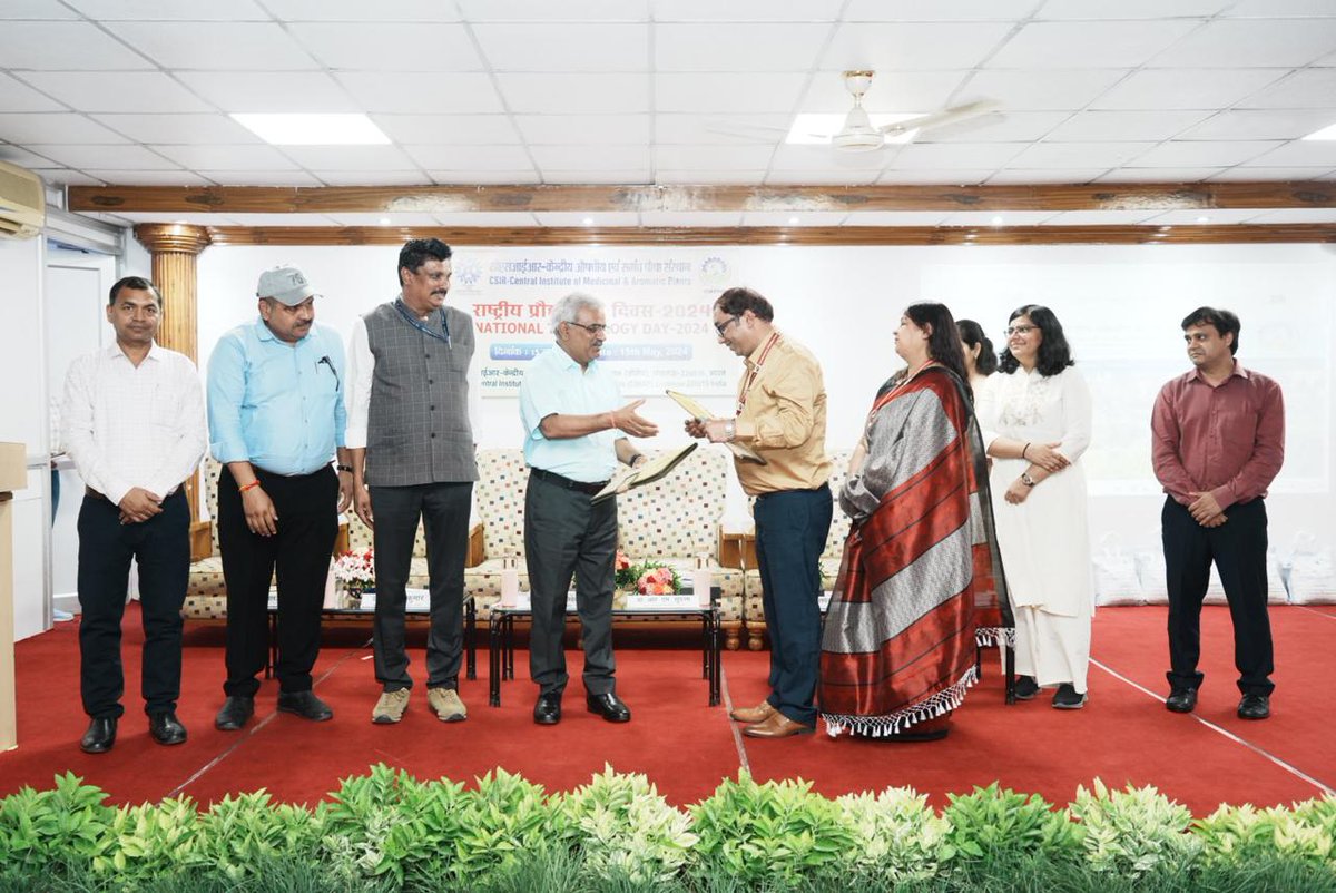 The MoU was signed between CSIR-CIMAP and Shree Gaurav Mittal Allied and Chemicals Pvt Ltd, Bareilly. Under this agreement, CSIR-CIMAP, Allied and Chemicals Pvt Ltd will provide technical and quality plant material to Bareilly.