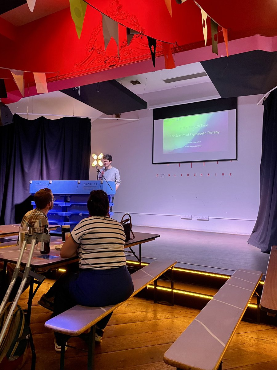 Day 2 of #Pint24: @pintofscience sails to @lighthousedl to chat #EpsteinBarrVirus link to MS 🦠, patient care for #AutoimmuneEncephalitis 🧠, and the research timeline of #psychedelics 🍄‍🟫 kudos to speakers for answering great questions posed by attendees of the community 👏