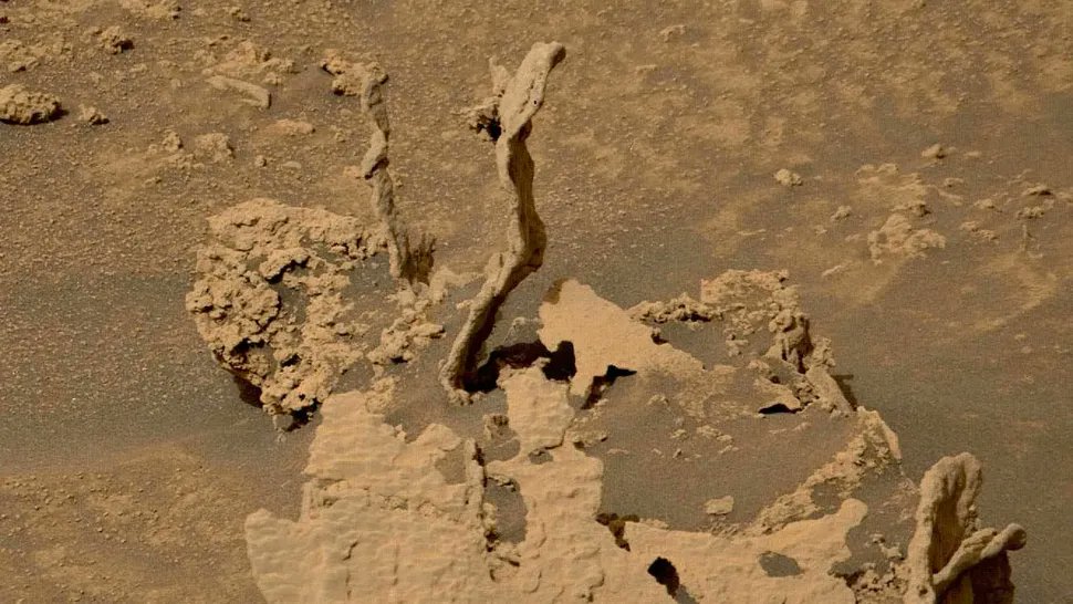 @MAstronomers Spikes' spotted by the Curiosity rover on May 17, 2022.

 (Image credit: NASA/JPL-Caltech/MSSS)
