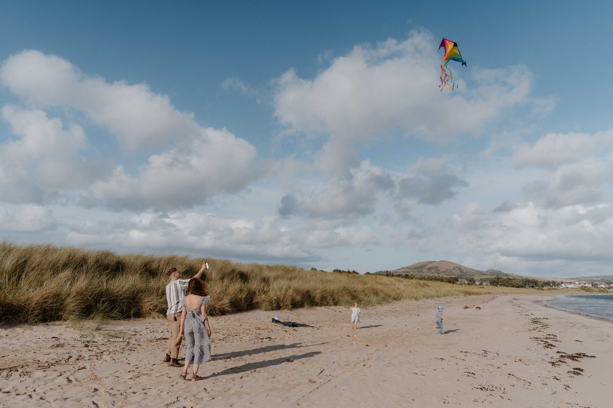 let's go fly a kite....on #Leven Beach - just over 2 weeks until you'll be able to take the train to this lovely part of the #Fife coast 🏖️ welcometofife.com/fife-icons/nos… #LoveFife #LoveLevenmouth #KingdomOfFife