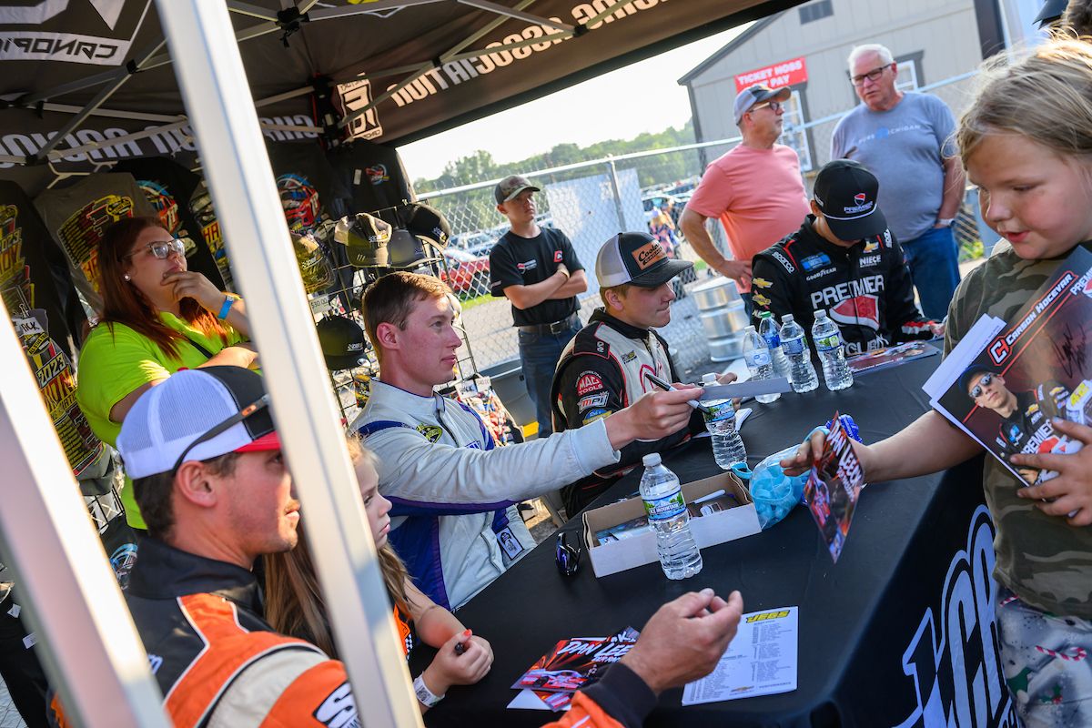 What's better than an autograph session? An ON TRACK autograph session! Get on track and meet your favorite JEGS Tour driver during the Big O Classic 100 at Owosso Speedway on Saturday, May 25th. #CRARacing | 📸 Jack Kessler
