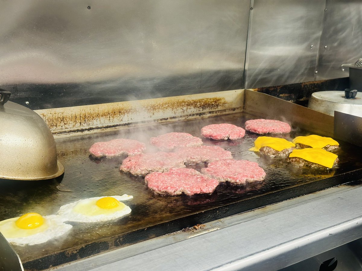 #Burger #Badassery is heading to #DeweySquare today on @HelloGreenway 1130-2p!
🤘🔥🤘
Hail & Grill!
#burgerporn #foodie #eatlocal #rosekennedygreenway #bostonfoodies #chef #pubgrub #bostonfoodtrucks #greenway #burgertime #metal #barfood #burgerlover #bigburger #rocknroll