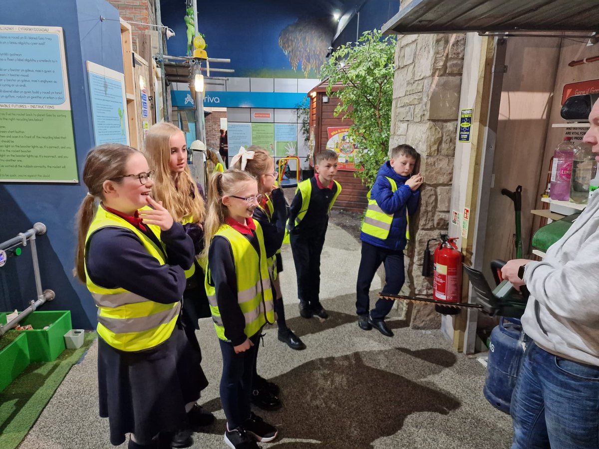 Cafodd Bl.5 amser gwych ym @DangerPointLtd pythefnos yn ôl wrth ddysgu am diogelwch yn y gymuned. Diolch i'r holl staff y ganolfan. Yr. 5 had a great time @DangerPointLtd a fortnight ago, learning about safety in the community. Big thank you to the staff at the centre.