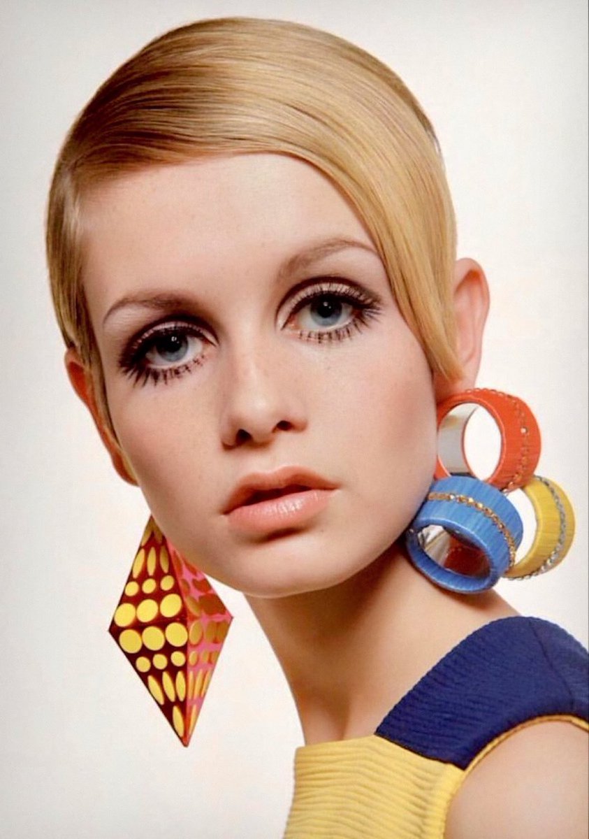 Twiggy in 1967 📷 by Bert Stern