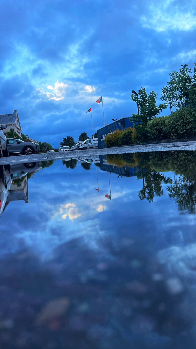 Still out walking in shorts and pretending it’s summer

Day 136 & 1595/1597
#100daysofwalking 
#200daysofwalking
#365daysofwalking

#ThePhotoHour
#StormHour

#photography
#nature
#reflections
#puddlephotography
@AimsirTG4 @deric_tv