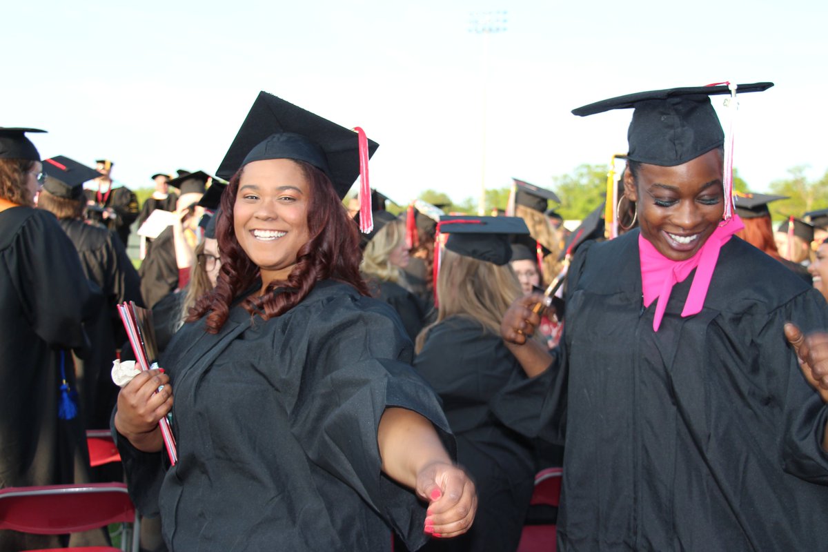 #Cayuga’s #Classof2024 #Commencement is tonight! Join us at 6pm at #FalconPark in Auburn to celebrate our terrific graduates!

You can also stream the ceremony at youtube.com/@mediacayuga38…

#cayugacommencement #communitycollege #suny #auburnny #fultonny