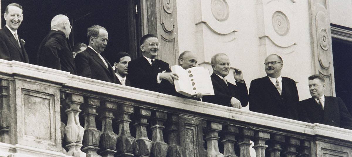 📄 69 лет назад - 15 мая 1955 года в венском дворце Бельведер был подписан Государственный договор о восстановлении независимой и демократической Австрии. 🇷🇺 Российская Федерация является депозитарием оригинала ценного исторического документа. 🔗 t.me/RusBotWien_RU/…