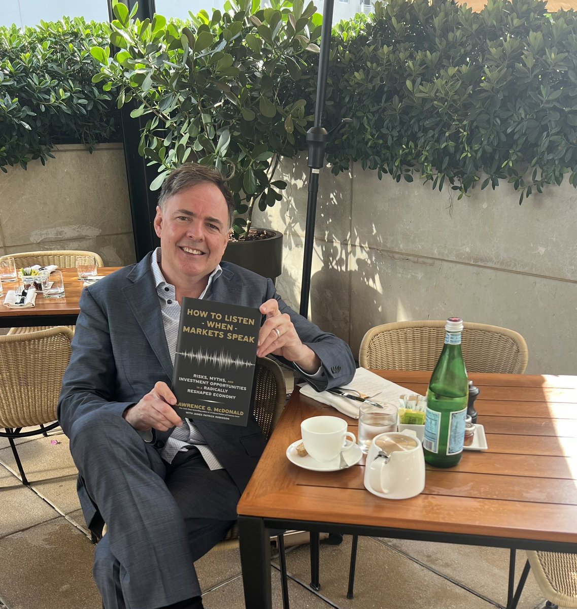 Special thanks to the Four Seasons for hosting our events this week.

#booksigning
#Bestseller
#familyoffice
#assetmanagement
#economy
#commodities
#inflation 
#miami