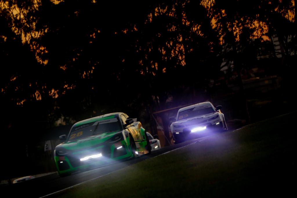 jornaldooeste's tweet image. Gui Backes brilha na Night Challenge da NASCAR Brasil em Londrina

📸 Luciano Santos / SiGCom

🌐 Leia a matéria em jornaldooeste.com.br/gui-backes-na-…

#nightchallenge #londrina #paraná #nascarbrasil