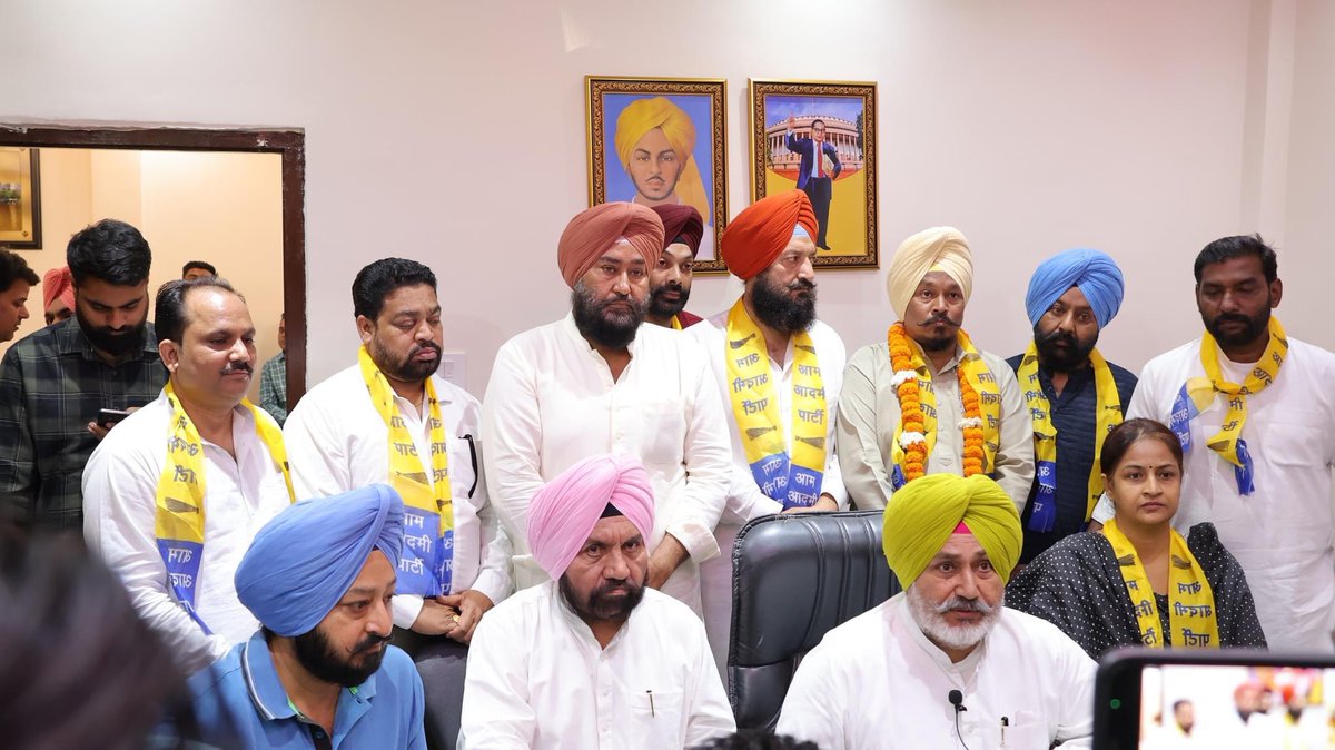 AAP gets stronger in Patiala! @AamAadmiParty from Lok Sabha Patiala received a huge response today when BJP leader Shivani Malhotra daughter of former minister Prem Gupta, Akali Dal SC wing district president Harmeet Singh Badungar, Former councillor Gobind Vaid, Congress SC