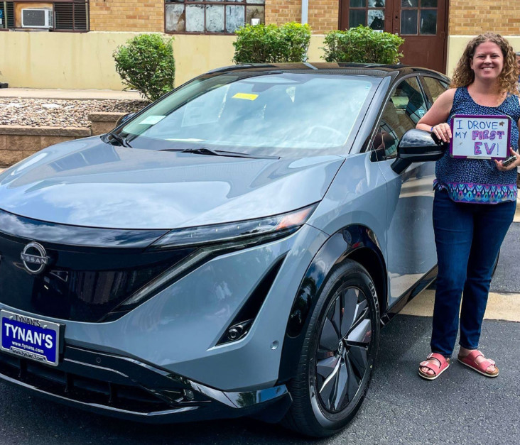 @DriveElectricCO is calling all dealerships in CO! Drive Electric Colorado’s Featured Dealership Program was established in late 2021 during the #DriveElectricUSA project. Since then the program has really taken off! #StoriesfromtheField #DriveElectric #DEUSA #EV #partnerships
