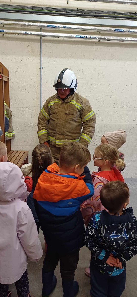 StrontianFire's tweet image. Lochaline Nursery (LochalineLittle Otters) came to visit their Community Fire Station last week to explore the topic of “People who help us”…I think the crew had the most fun 🚒💦
