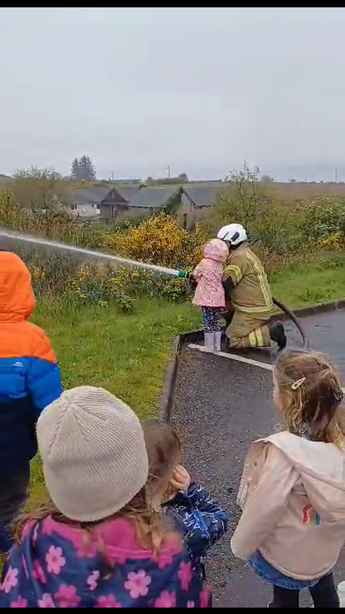 StrontianFire's tweet image. Lochaline Nursery (LochalineLittle Otters) came to visit their Community Fire Station last week to explore the topic of “People who help us”…I think the crew had the most fun 🚒💦