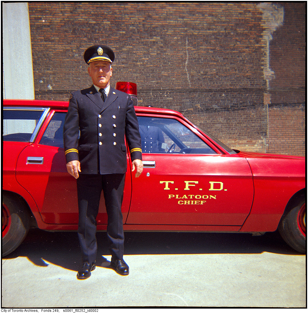 Toronto Fire Dept. Platoon Chief Tommy Wilson with car and driver at No. 1 Station, Adelaide Street, Toronto, #OnThisDay in 1973 (May 15)

#otd #1970s #torontofirefighters #firefighter #torontohistory #tdot #the6ix #toronto #canada #hopkindesign