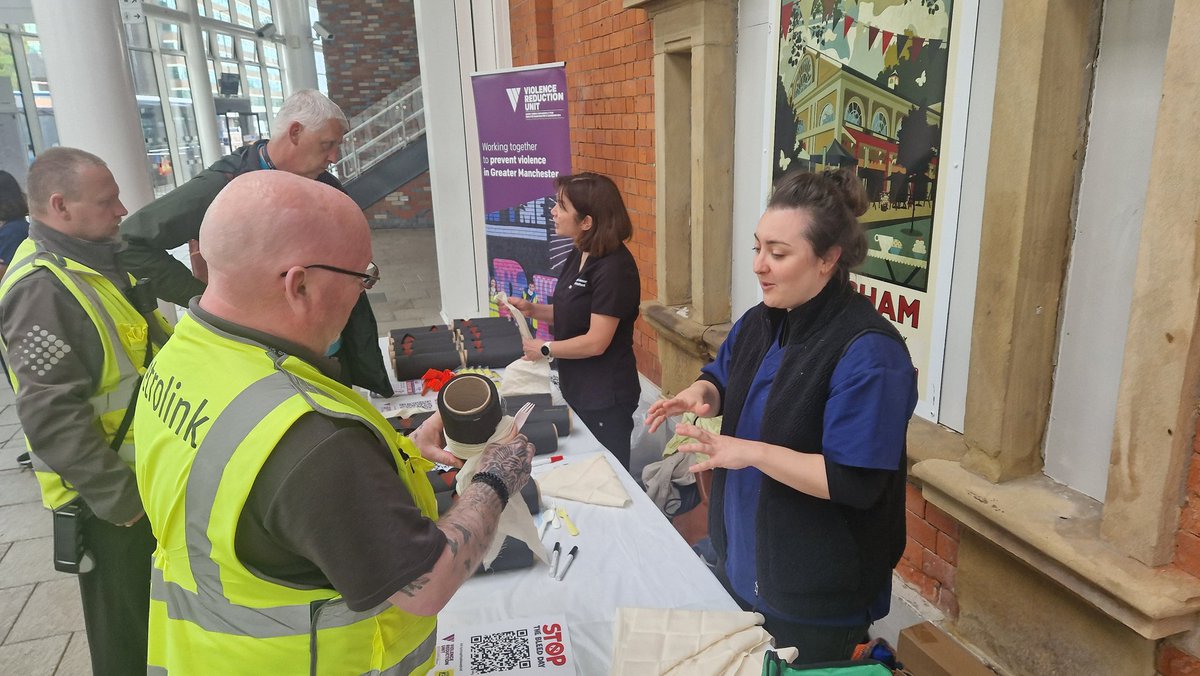 We're at Altrincham Interchange with @GMPAltrincham @BeeNetwork & @TraffordCouncil until 5pm to help residents identify & stop a life threatening bleed with quick to learn skills. 

Great example of partnership working for the benefit of our communities. #StopTheBleed