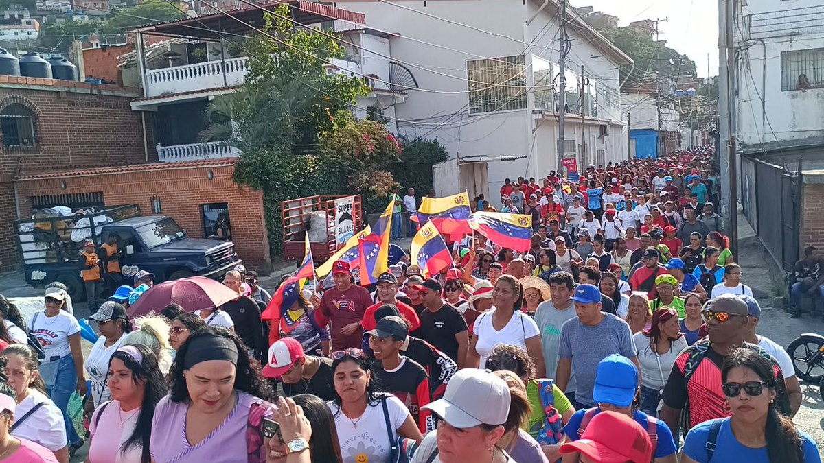 #15Mayo || Como ejemplo de Soberanía Nacional, las calles de La Guaira se desbordaron en respaldo al presidente @NicolasMaduro y para exigirle al gobierno norteamericano el levantamiento de las sanciones económicas en contra de nuestro país. #LaEsperanzaEstáEnLaCalle