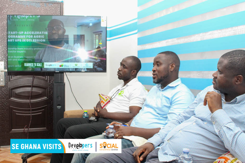 developersgh's tweet image. 𝗦𝗘 𝗚𝗛𝗔𝗡𝗔 𝗩𝗜𝗦𝗜𝗧𝗦
@SocialEntGH,  WUSC and CERATH as part of the ACTIVATE Project, paid a working visit to Developers Academy. The Scoping Exercise was to assess our space and capacity for the Project.
Our Executive Director Simeon Martey is the Regional Lead for SE Gh.