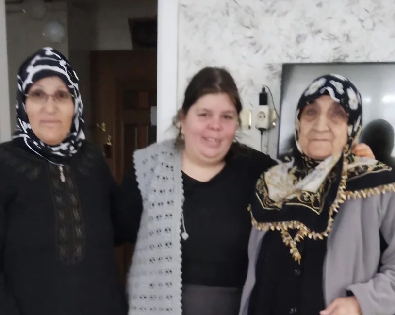 📍Engelliler Haftası İl Kadın Kolları Mahalle başkanımız Yasemin Yılmaz ve mahalle yöneticilerimiz gün içerisinde,Toplumun en kıymetli emanetleri olan engelli bireylerimizi ziyaret ederek, Cumhurbaşkanımızın selamını ilettiler. En büyük engel sevgisizliktir. #EngellilerHaftası