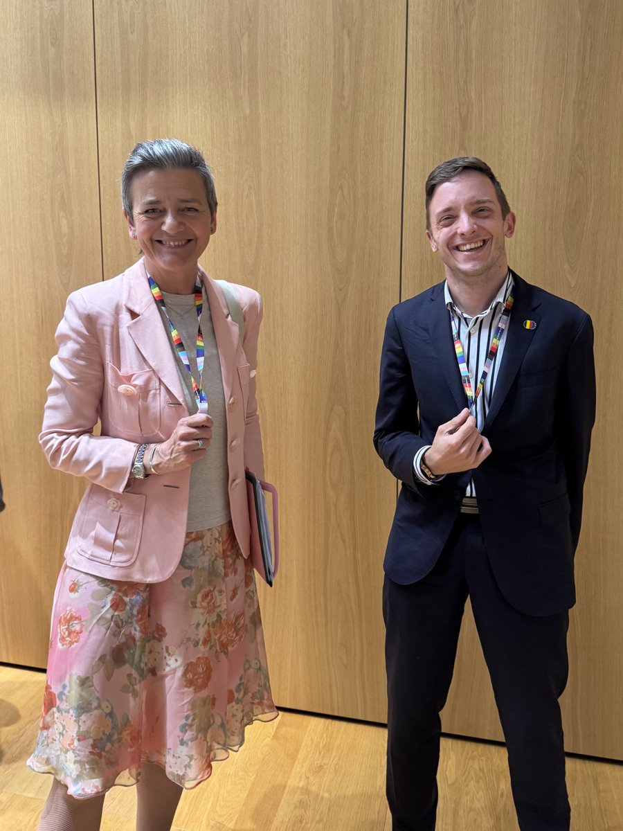 🤩 Very honoured to also have provided Commission Vice-President @vestager with one of our @EU2024BE rainbow lanyards 🏳️‍🌈!

#EU2024BE
