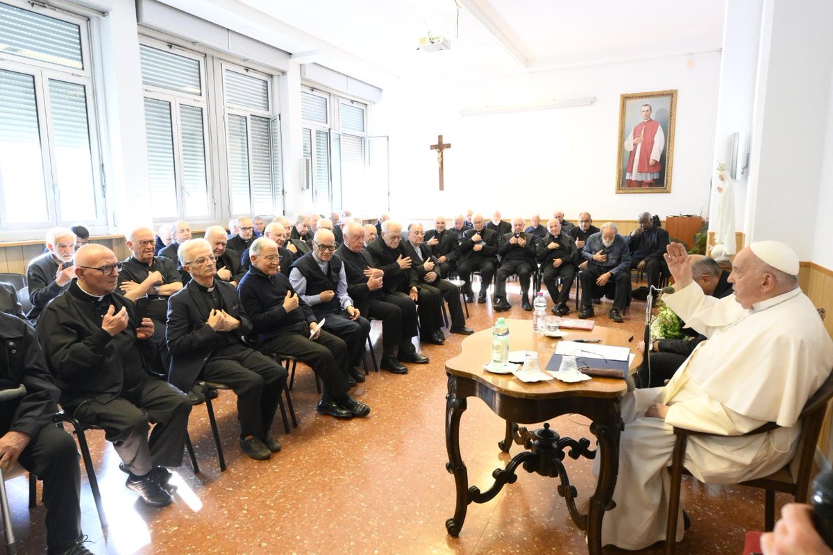 Preti anziani e giovani vadano avanti insieme
#PapaFrancesco a San Giuseppe al Trionfale incontra i sacerdoti di Roma con più di 40 anni di ordinazione
di @SalvoCernuzio @diocesidiroma 
osservatoreromano.va/it/news/2024-0…