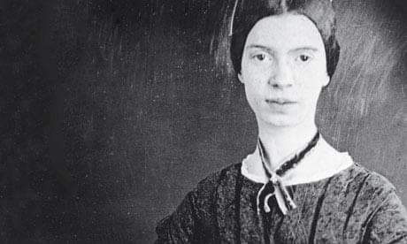 Emily Dickinson va morir #taldiacomavui de 1886.

'Saber portar el bocí de nit, quan ens pertoca,
 o bé el tros de matí,
 i omplir-nos la buidor de benaurança
 o potser de menyspreu saber-la omplir.'

(Traducció de Marià Manent)