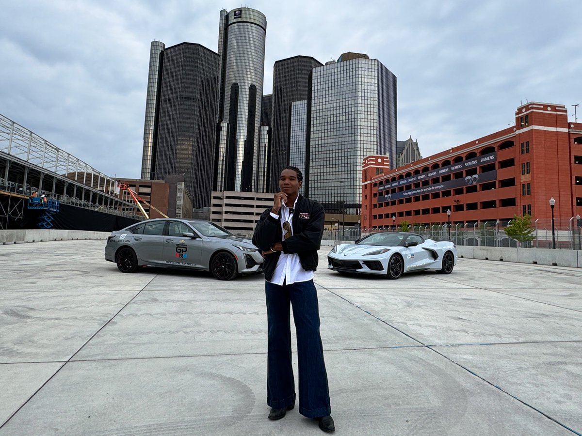 Spending a day in the #MotorCity with @INDYNXT driver @mylesroweoff! Stay tuned for more updates along the way. 

Then we’ll see you at the #DetroitGP May 31-June 2. Get your tickets here: detroitgp.com/tickets/

#WeDriveDetroit #INDYNXT