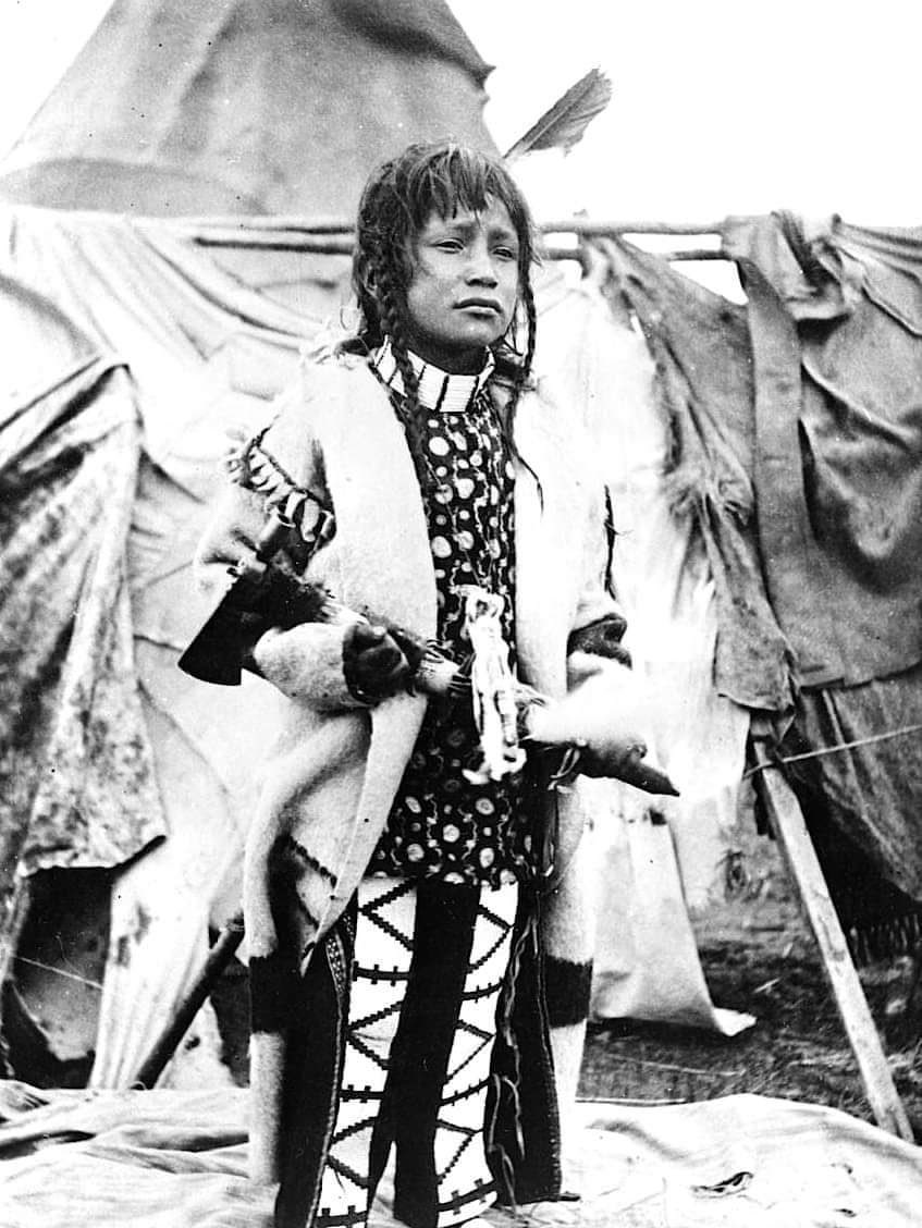 Kes-Kah-Yo ('Bob Tail') aka Bob Small. Cree. 1906. Butte, Montana. Photo by F.E. Peeso. Source - Montana Historical Society.