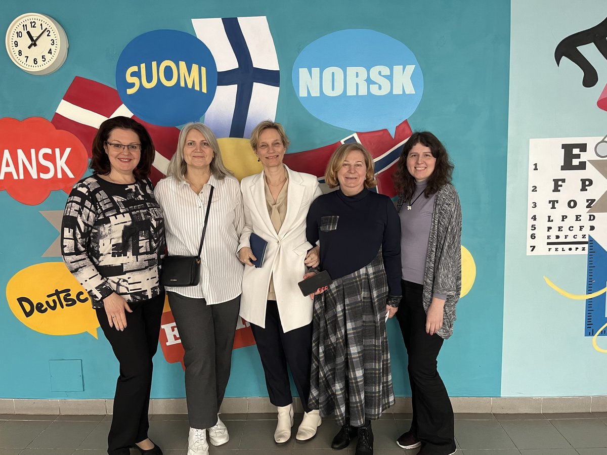 🧳I 3. kapitel af miniserien om 4 forskeres rejse til #Ukraine skal vi høre om deres besøg på det Skandinaviske Gymnasium i Kyiv og Ukrainian-Danish Youth House. Og om deres møde og samtale med politiker @kravchukev ... Se royalacademy.dk/da/Aktuelt/Ukr… #DanishUkrainianScienceDelegation