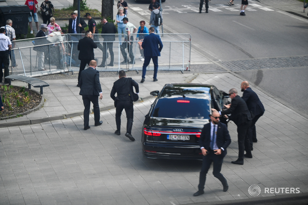 Slovakia’s Prime Minister Robert Fico has been wounded in a shooting after a government meeting, the aktuality.sk portal reported: vk.cc/cwPyMk