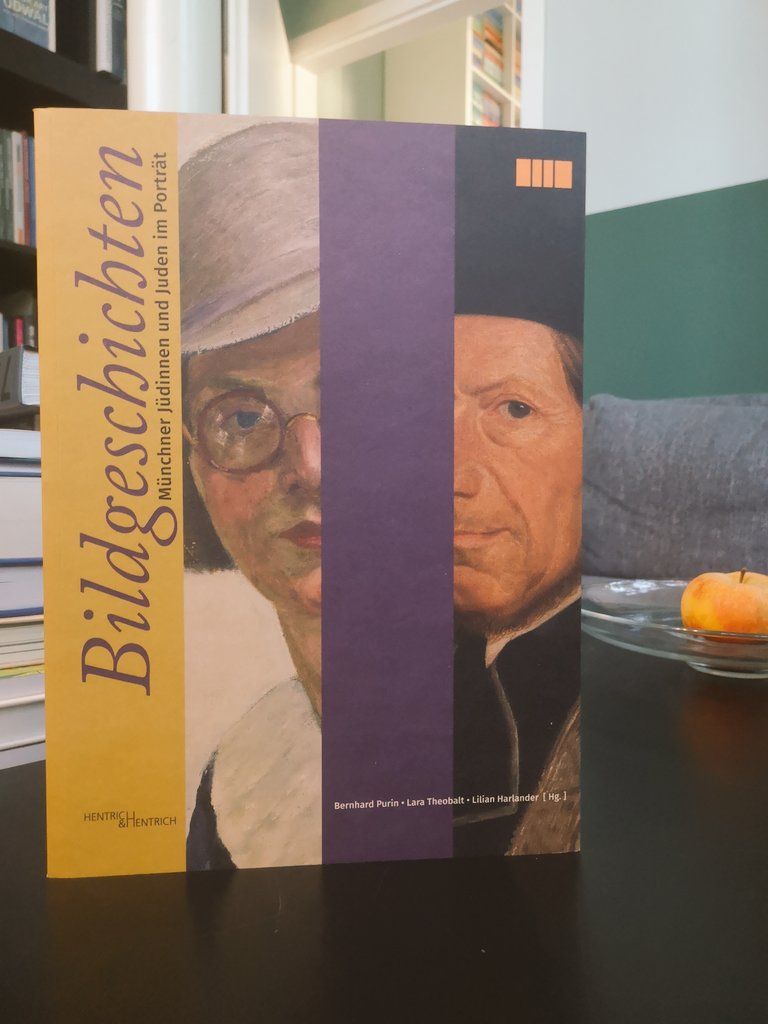 Ab heute im @juedischemuseum #München: 'Bildgeschichten. Münchner Jüdinnen und Juden im Porträt', die letzte Ausstellung von Bernhard Purin, wunderbar vollendet von seinem großartigen Team. Und den wirklich sehr schönen Katalog zur Ausstellung gibt's bei uns.