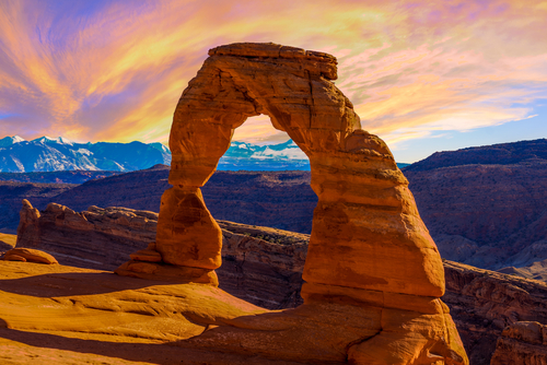 Explore nearby national treasures! Within a day's drive of Zennest, explore Capitol Reef, Arches, and Canyonlands National Parks. Don't miss out on their breathtaking landscapes and outdoor adventures! 🏞️🌟 #NationalParks #Utah #OutdoorAdventure