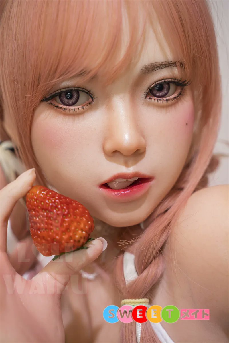 イチゴとわたし、どっちの方がスウィートでしょうか。 じゃ、Sweetメイトは一番Sweet😝😝お休み🙇‍♀️🙇‍♀️ #sweetmate #doll #ドール #人形 #可愛い #イチゴ