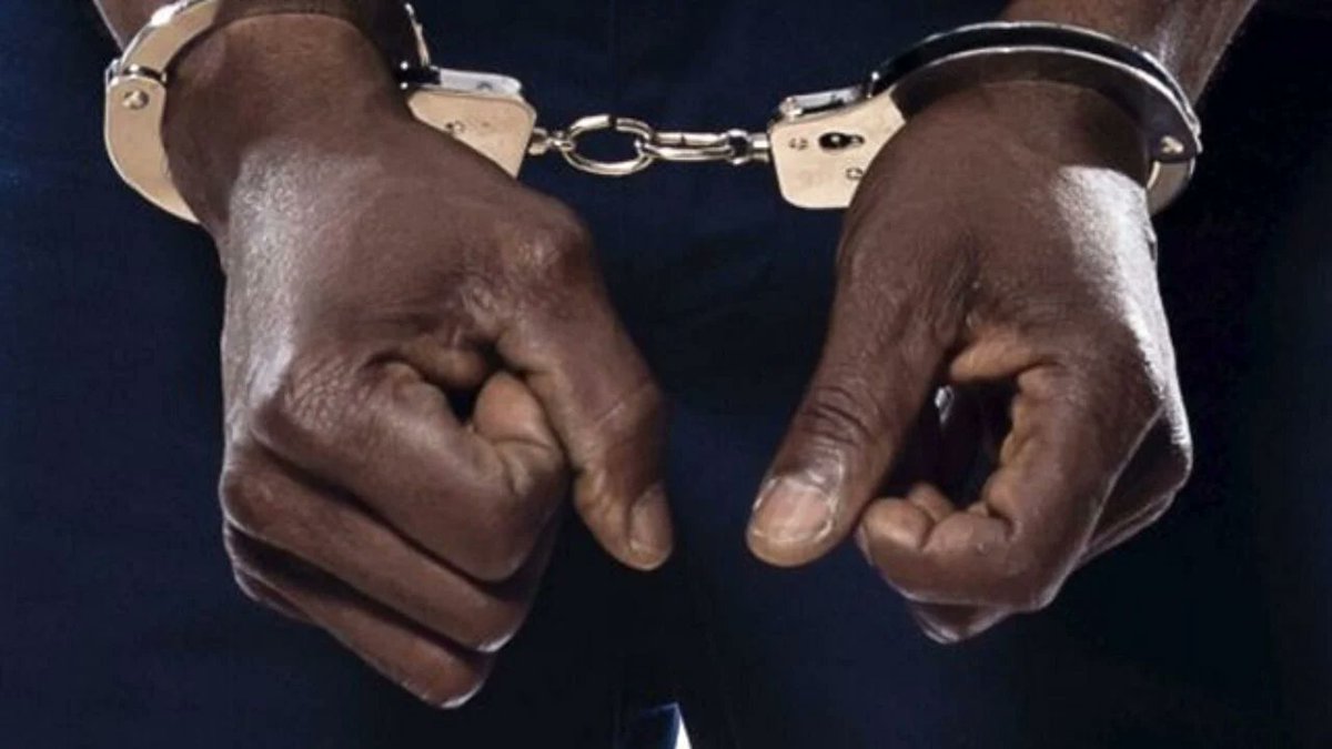 Three arrested for refusing to be enumerated in Kikuube district  

The suspects are;  58-year old Abel Kyaligonza, 42-year old Samuel Ndagizimaana and 28-year old John Ayebale, all residents of Kisonsomya Village, Bubogo Parish in Kabwoya Sub-County. 

#AmazonFmUpdates