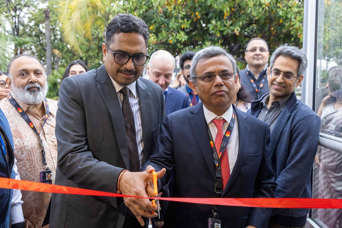 Bharat Pavilion at the 77th Cannes Film Festival inaugurated The pavilion marks India’s continued commitment to showcasing its rich cinematic heritage and fostering international collaborations with the global film fraternity. Read here: pib.gov.in/PressReleasePa… #Cannes2024