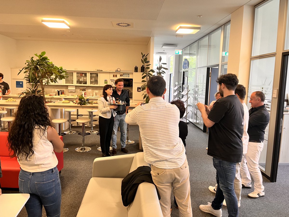 Jan-Niklas May (@janniklasmay1) on Twitter photo Lots of paparazzi today at our institute as <a href="/FedericaDeLore3/">Federica De Lorenzi</a> celebrates her successful PhD defense - and poses with <a href="/twan_lammers/">Twan Lammers</a> for every camera. Very well done! Lots of paparazzi today at our institute as <a href="/FedericaDeLore3/">Federica De Lorenzi</a> celebrates her successful PhD defense - and poses with <a href="/twan_lammers/">Twan Lammers</a> for every camera. Very well done!