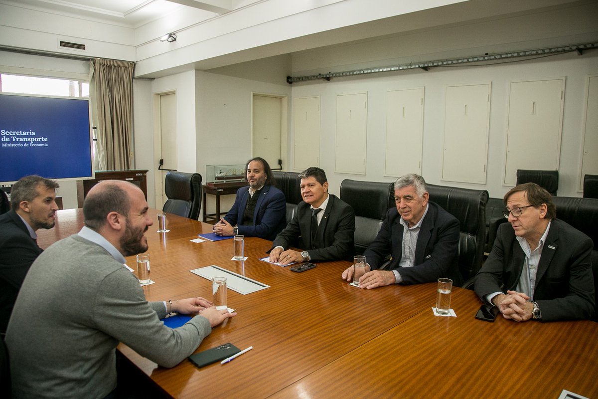 redcame's tweet image. #CAME DIALOGÓ CON LA SECRETARÍA DE TRANSPORTE SOBRE LA SITUACIÓN DEL SECTOR 

🤝 El presidente @AlfredoGZChaco; junto con @Rhsosa, titular de @caefym y representante de Cámaras Sectoriales de #CAME; Roberto Guarnieri y Guillermo Werner de @FADEEAC, mantuvieron un encuentro con el…