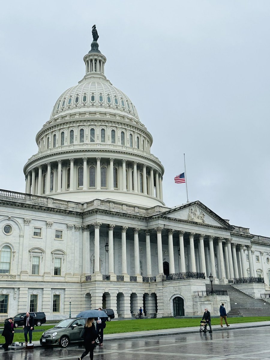 Flag at Capitol at half-staff this morning in honor of National Peace Officers Memorial Day. It’s one of 2 days federal law mandates American flags to be flown at half-staff. The other is Memorial Day. #policeofficerweek 🇺🇸