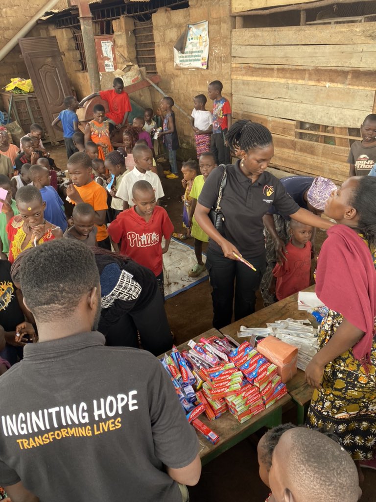 Thanks to our directors, we donated toothbrushes, toothpaste, and snacks to the children. Their smiles inspire us, but more help is needed for the large number of children. #AsiliCaringHand #CommunitySupport #ChildrensHealth