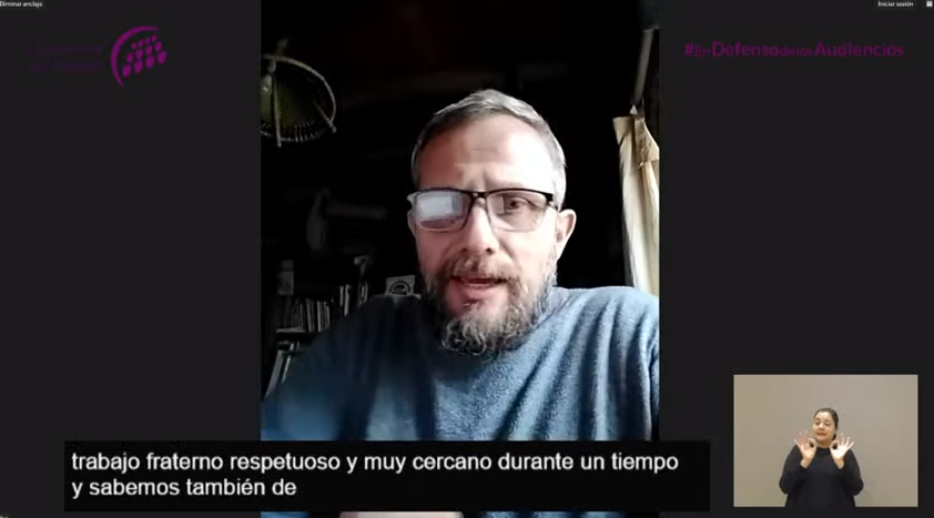 DefdelPublico's tweet photo. 🎙️ "Tuvimos que reducir nuestra programación en virtud de la situación. Somos un ejemplo de lo que están pasando muchos medios comunitarios."

🗣️ @elburba, de @tierracampesina y @comecucocuyo

📢 Audiencia Pública #EnDefensaDeLasAudiencias

👉 En vivo https://t.co/6D3AQdvst0 https://t.co/59XqMkhDyn