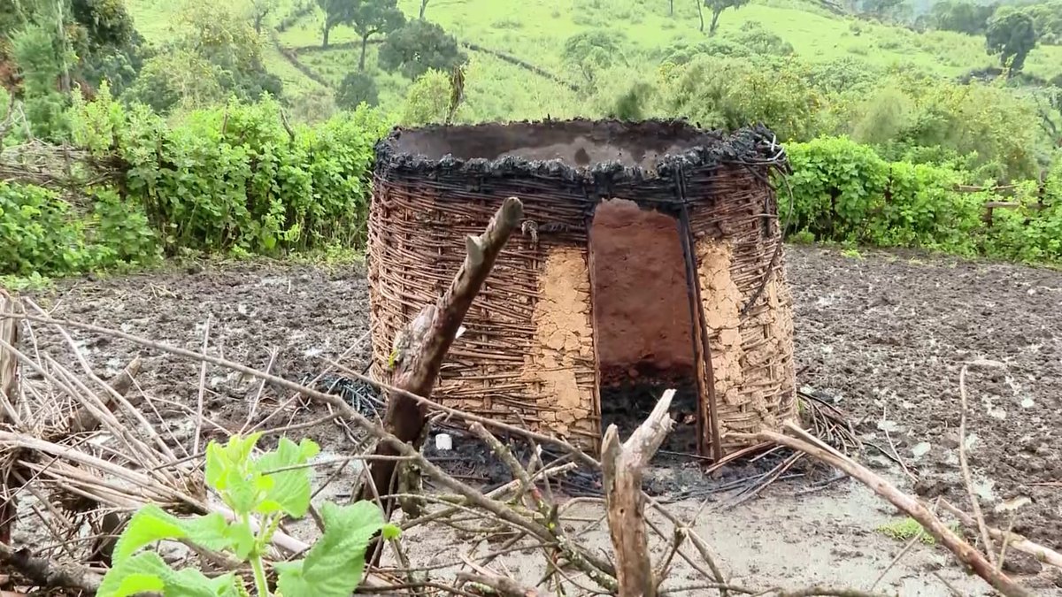 Sengwer #Indigenous Peoples call on Kenyan government and international donors to stop violent eviction and burning of houses. Hundreds of people have been left without shelter in dangerous floods in Embobut, #Kenya and evictions continue. Read more: forestpeoples.org/en/lands-fores…