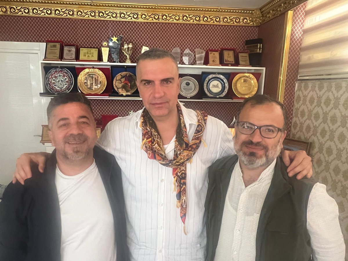 Kadir Üründü (@urundukadir) on Twitter photo Ünlü Sanatçı & Kıymetli hemşerim <a href="/Berdan_Mardini/">Berdan Mardini</a> Mardin'in güller diyarı olarak anılması için gösterdiği gayret, duyduğu heyecan bizleri de heyecanlandırdı.
Kıymetli dostumuza Mardin'in tanıtımı ve marka değerine yaptığı ve yapacağı katkılara destek olmaya devam ediyoruz. Ünlü Sanatçı & Kıymetli hemşerim <a href="/Berdan_Mardini/">Berdan Mardini</a> Mardin'in güller diyarı olarak anılması için gösterdiği gayret, duyduğu heyecan bizleri de heyecanlandırdı.
Kıymetli dostumuza Mardin'in tanıtımı ve marka değerine yaptığı ve yapacağı katkılara destek olmaya devam ediyoruz.