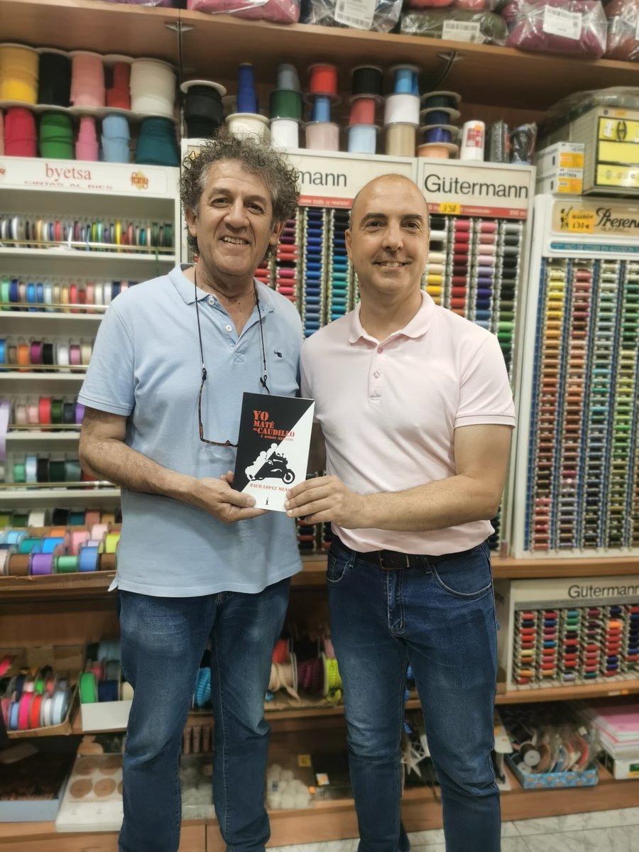 Hoy he pasado a saludar a <a href="/PacoLMengual/">Paco López Mengual</a> por su mercería. Paco es todo un referente en la literatura de nuestro municipio, tiene publicadas muchas obras de diferentes estilos y he comprado su ultimo libro  “Yo maté al Caudillo y otros relatos”, un regalo para <a href="/micoledefatima/">micoledefatima</a> 👏