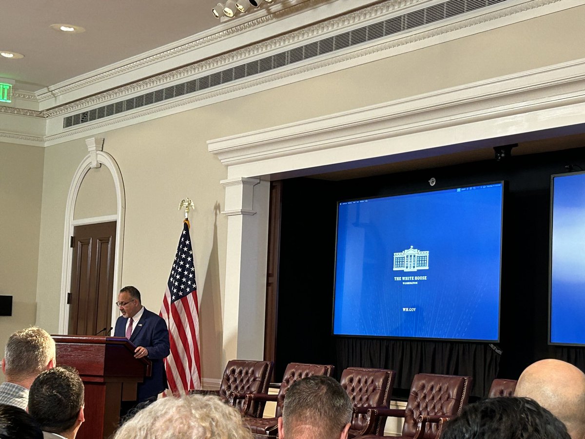 Excited to be here in DC for the #EveryDayCounts Summit! 🎉 Looking forward to hearing from speakers like @usedgov @SecCardona, 𝗗𝗿. 𝗕𝗼𝗯 𝗕𝗮𝗹𝗳𝗮𝗻𝘇 of @JHU_EGC & Hedy Chang  of @attendanceworks on student engagement strategies.📚 LIVESTREAM it now: youtube.com/watch?v=EqWe0d…